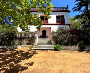 Vista exterior de Casa o xalet en venda en  Córdoba Capital amb Calefacció, Jardí privat i Terrassa