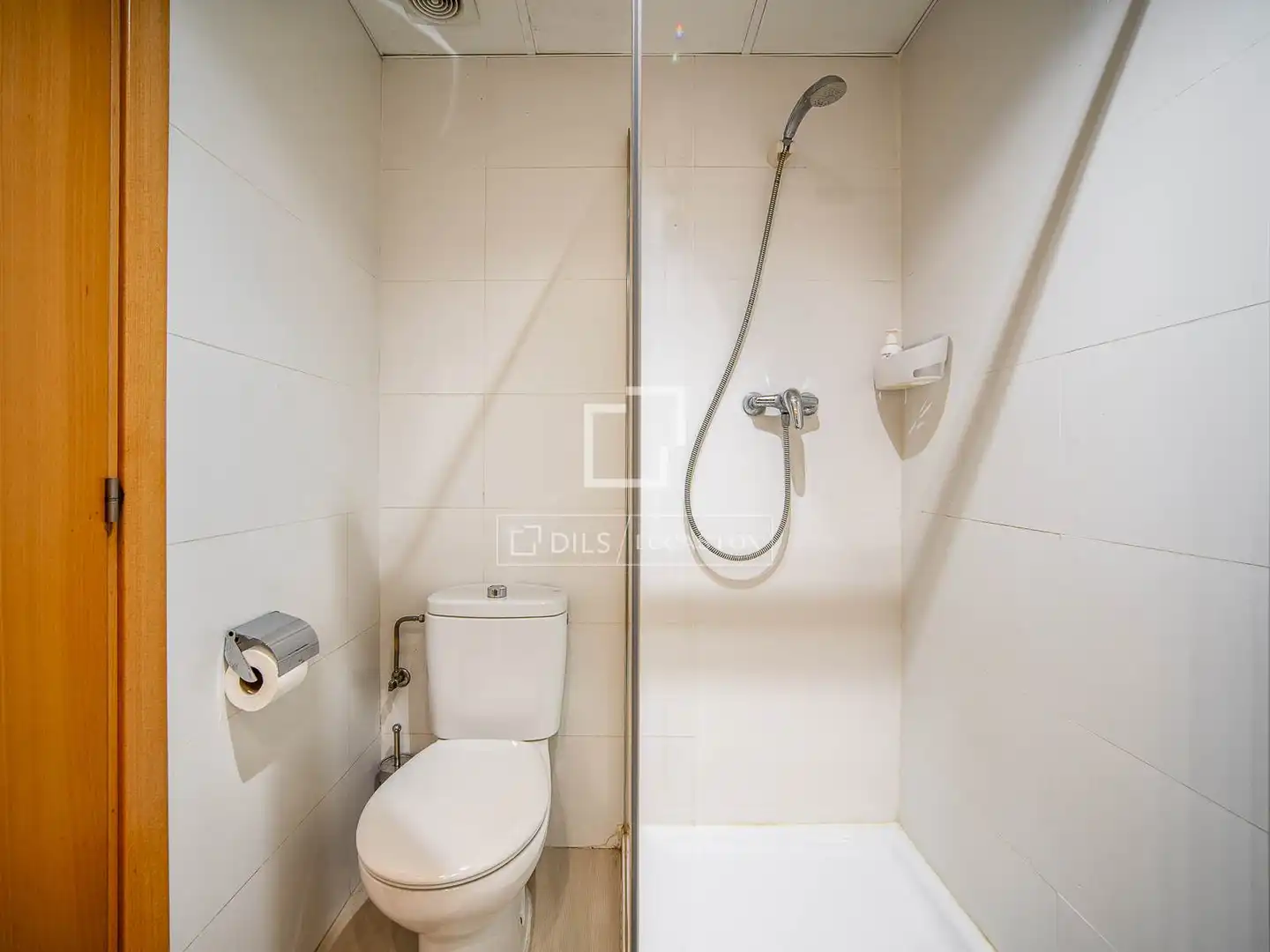 Badezimmer von Dachboden zum Verkauf in Barcelona mit Klimaanlage, Heizung und Terrasse