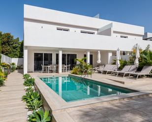 Piscina de Casa o xalet en venda en San Bartolomé de Tirajana amb Aire condicionat, Calefacció i Jardí privat