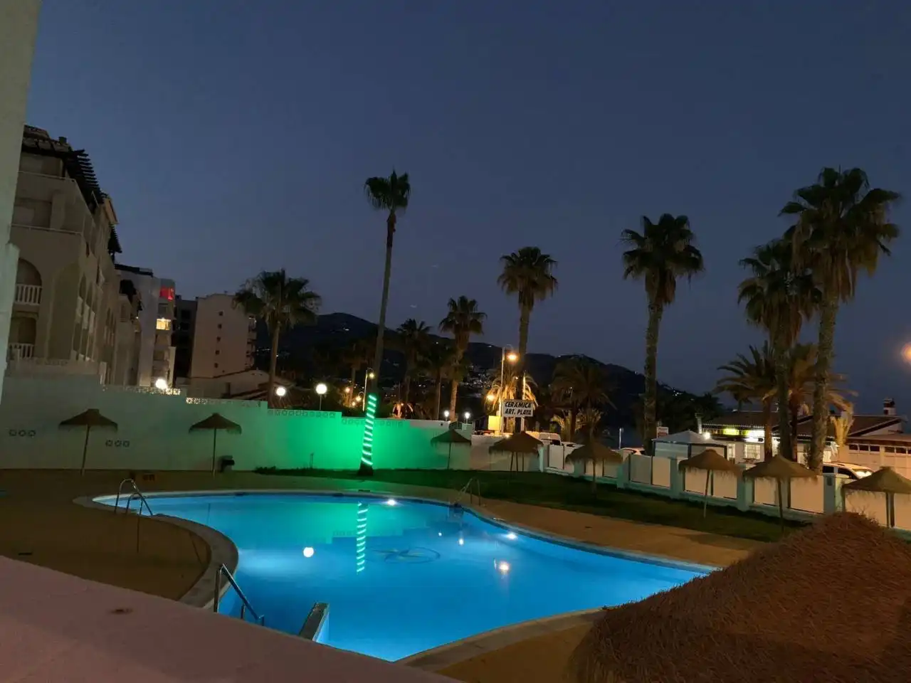 Piscina de Apartament en venda en Almuñécar amb Alarma
