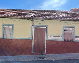 Vista exterior de Casa adosada en venda en Puertollano