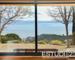 Vista exterior de Casa o xalet de lloguer en Sant Vicenç de Montalt amb Piscina