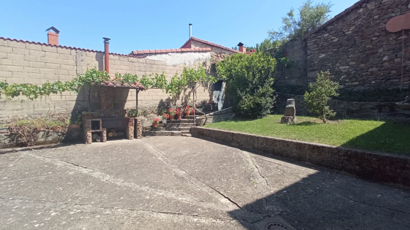 Jardí de Casa o xalet en venda en Matallana de Torío amb Calefacció