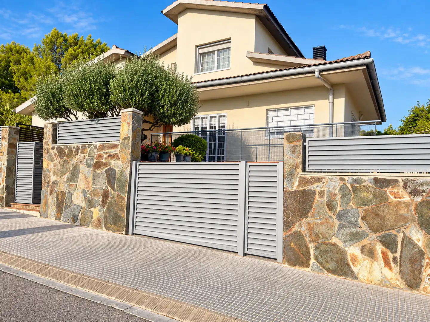 Casa amb terrassa en venda a Camí Campament