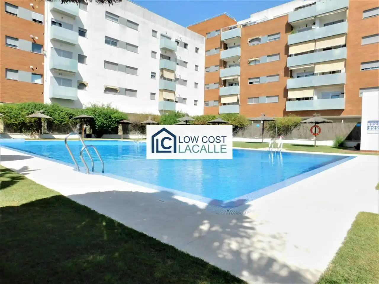 Schwimmbecken von Wohnung zum Verkauf in Jerez de la Frontera mit Klimaanlage, Terrasse und Gemeinschaftspool