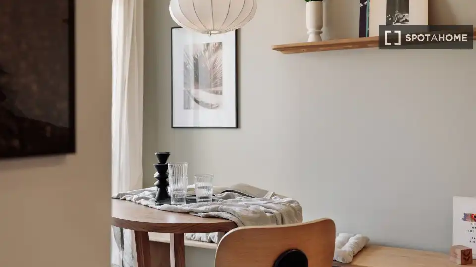 Comedor de Apartamento para compartir en Barcelona con Aire acondicionado, Terraza y Amueblado