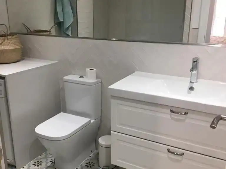 Bany de Àtic de lloguer en Mijas amb Aire condicionat, Piscina i Balcó