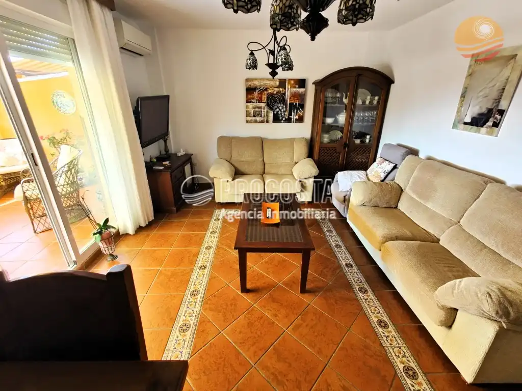 Sala de estar de Casa adosada en venta en Almuñécar con Aire acondicionado, Jardín privado y Terraza