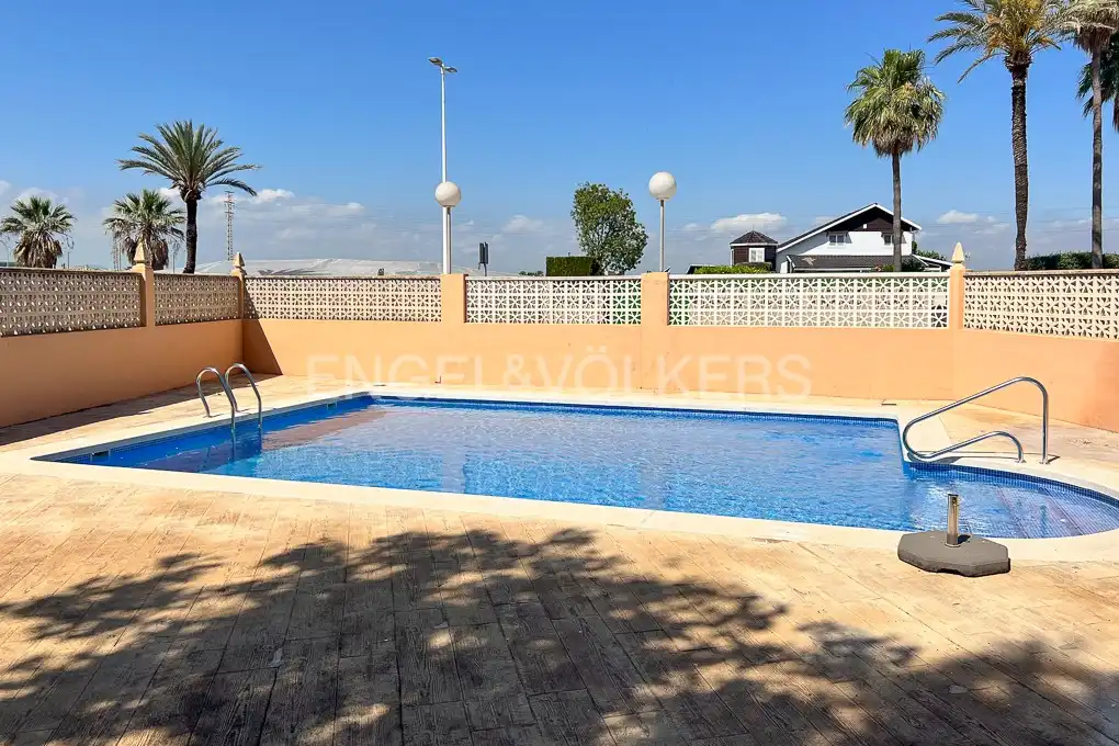 Piscina de Ático de alquiler en Sueca con Aire acondicionado, Calefacción y Jardín privado