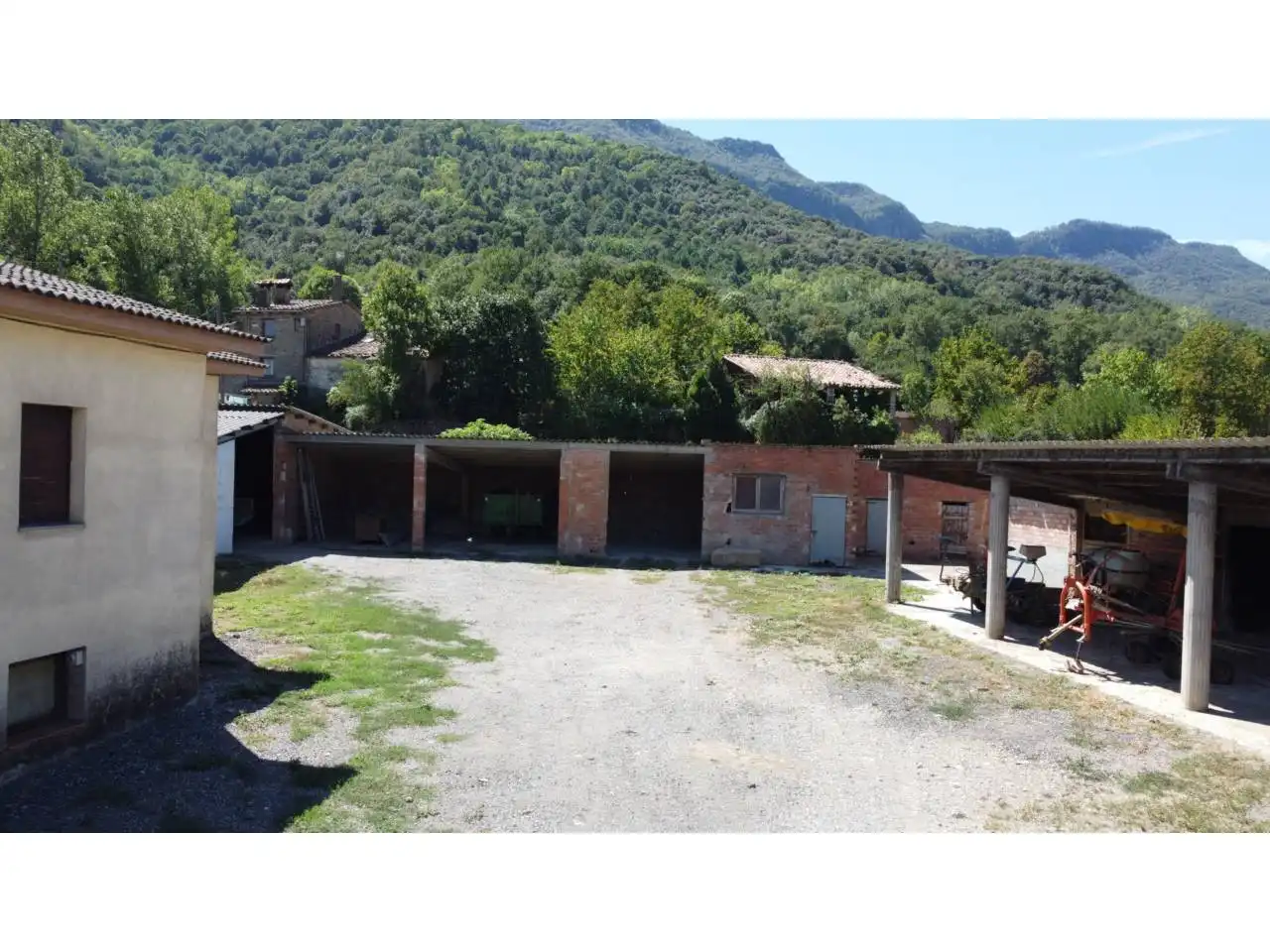 Vista exterior de Finca rústica en venda en La Vall d'en Bas amb Calefacció, Jardí privat i Terrassa