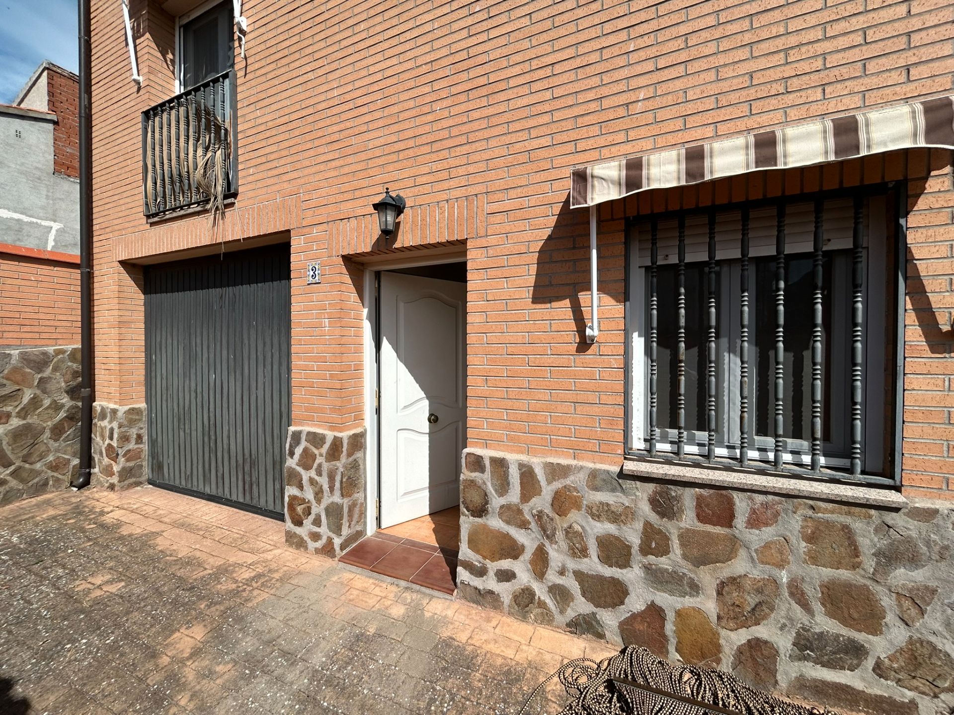 Vista exterior de Casa o xalet en venda en Nombela amb Aire condicionat, Calefacció i Moblat