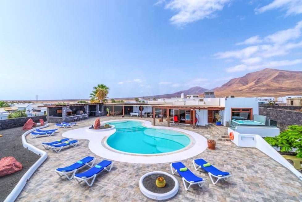 House or chalet for sale in Yaiza  with Air Conditioner, Terrace and Swimming Pool