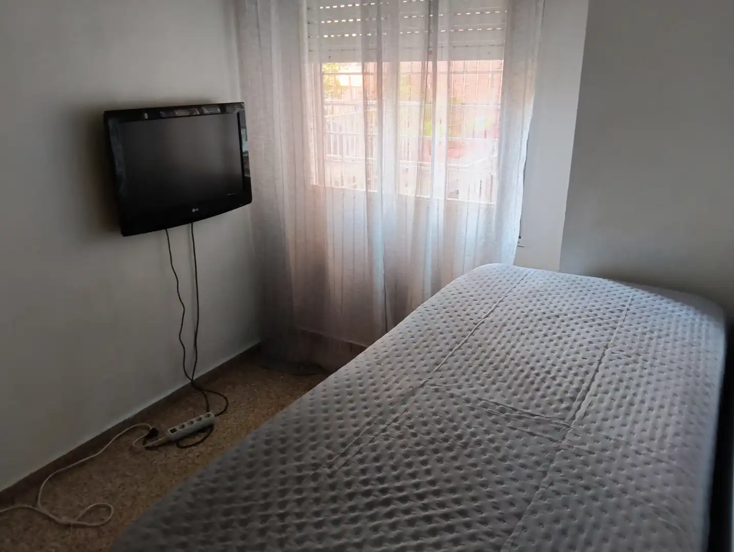 Habitación de Piso de alquiler en Granada con Amueblado