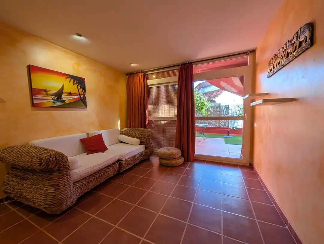 Sala de estar de Casa adosada de alquiler en La Línea de la Concepción con Aire acondicionado, Calefacción y Jardín privado