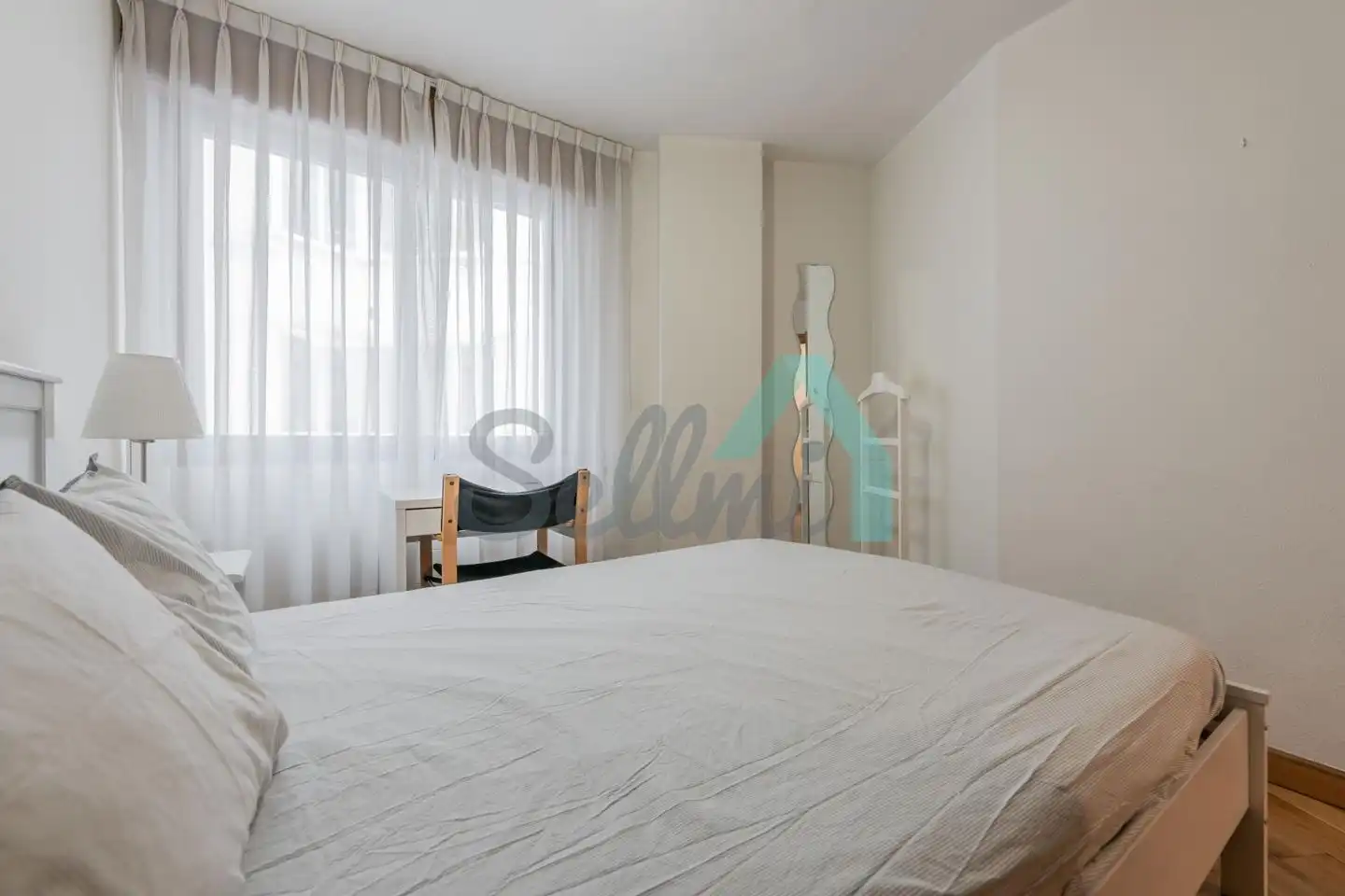 Bedroom of Flat for rent in Oviedo   with Heating, Parquet flooring and Furnished