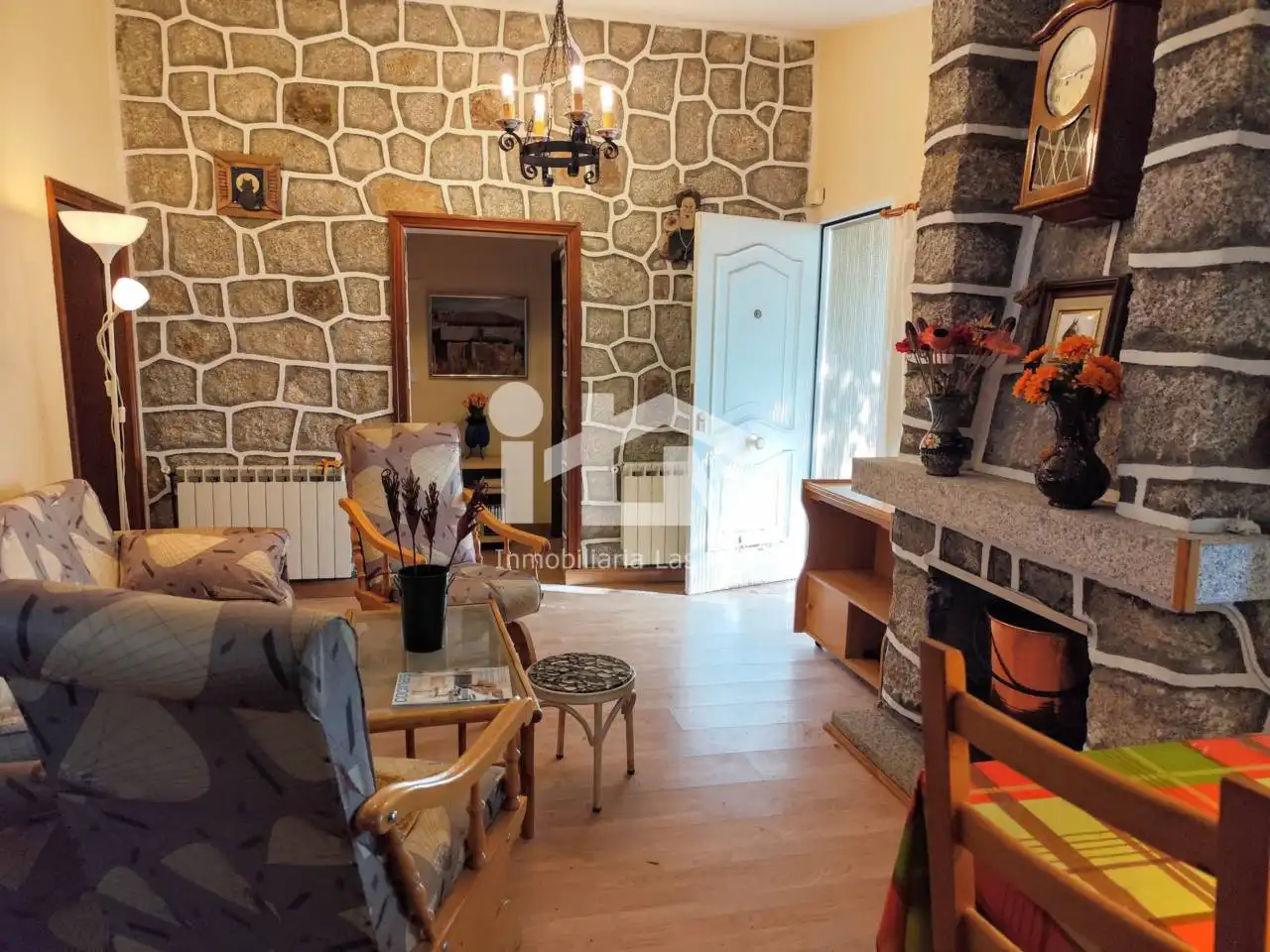 Sala de estar de Casa o chalet en venta en Navalperal de Pinares con Calefacción, Jardín privado y Terraza