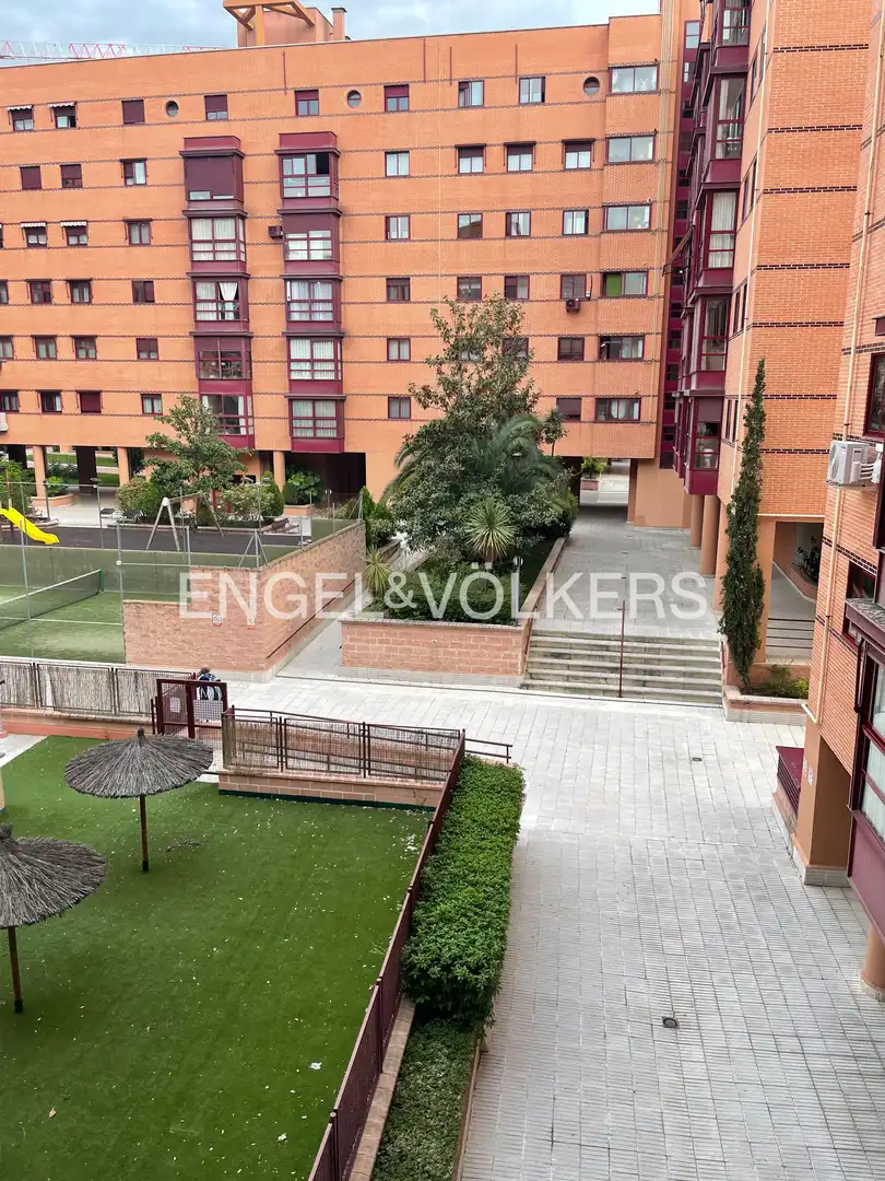 Terrassa de Pis de lloguer en Madrid amb Aire condicionat, Calefacció i Jardí privat