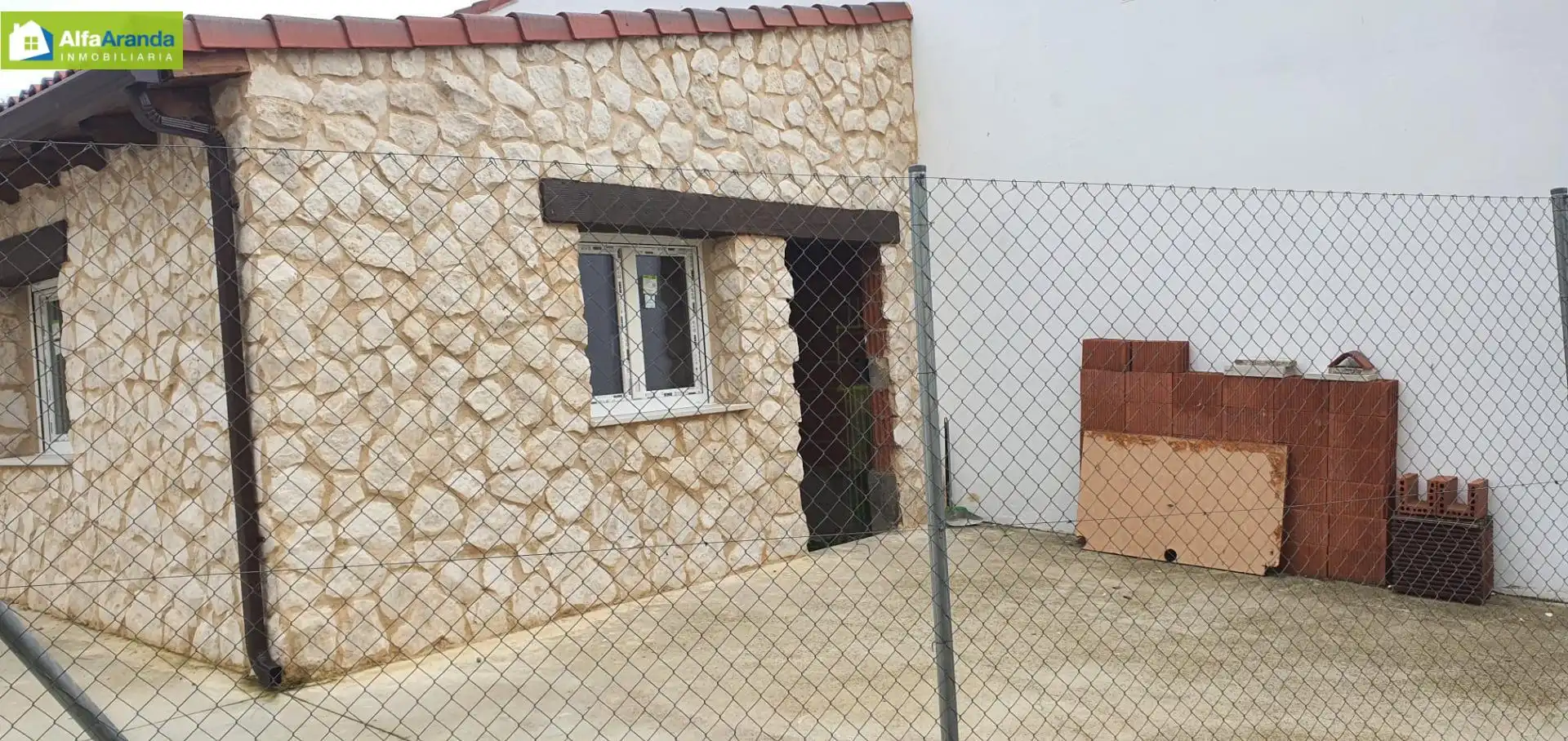Exterior view of Houses for sale in Pedrosa de Duero
