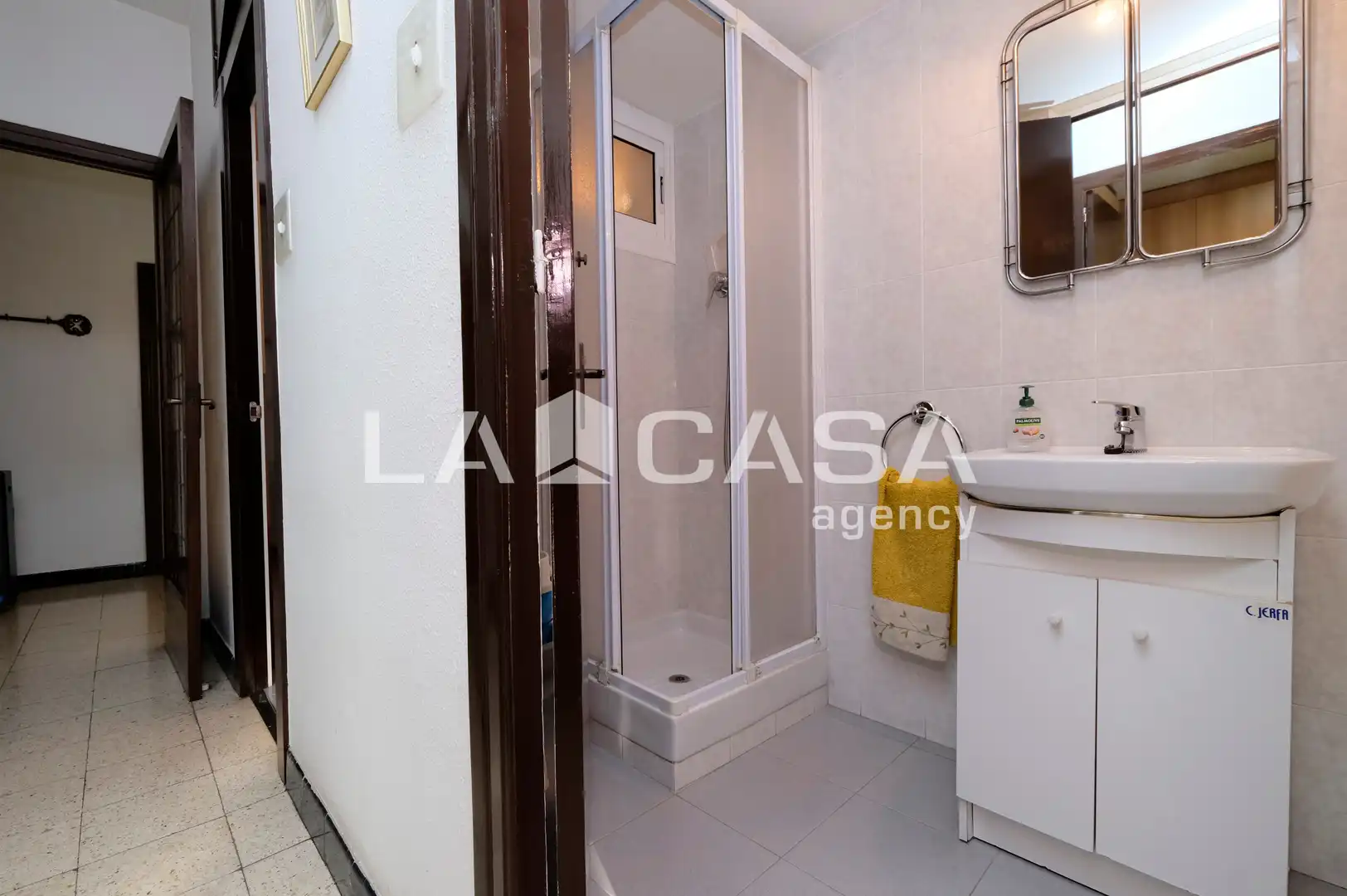 Piso en venta en Barcelona con Calefacción y Balcón