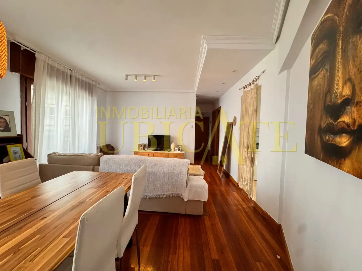 Sala de estar de Piso en venta en Castro-Urdiales con Calefacción, Terraza y Amueblado