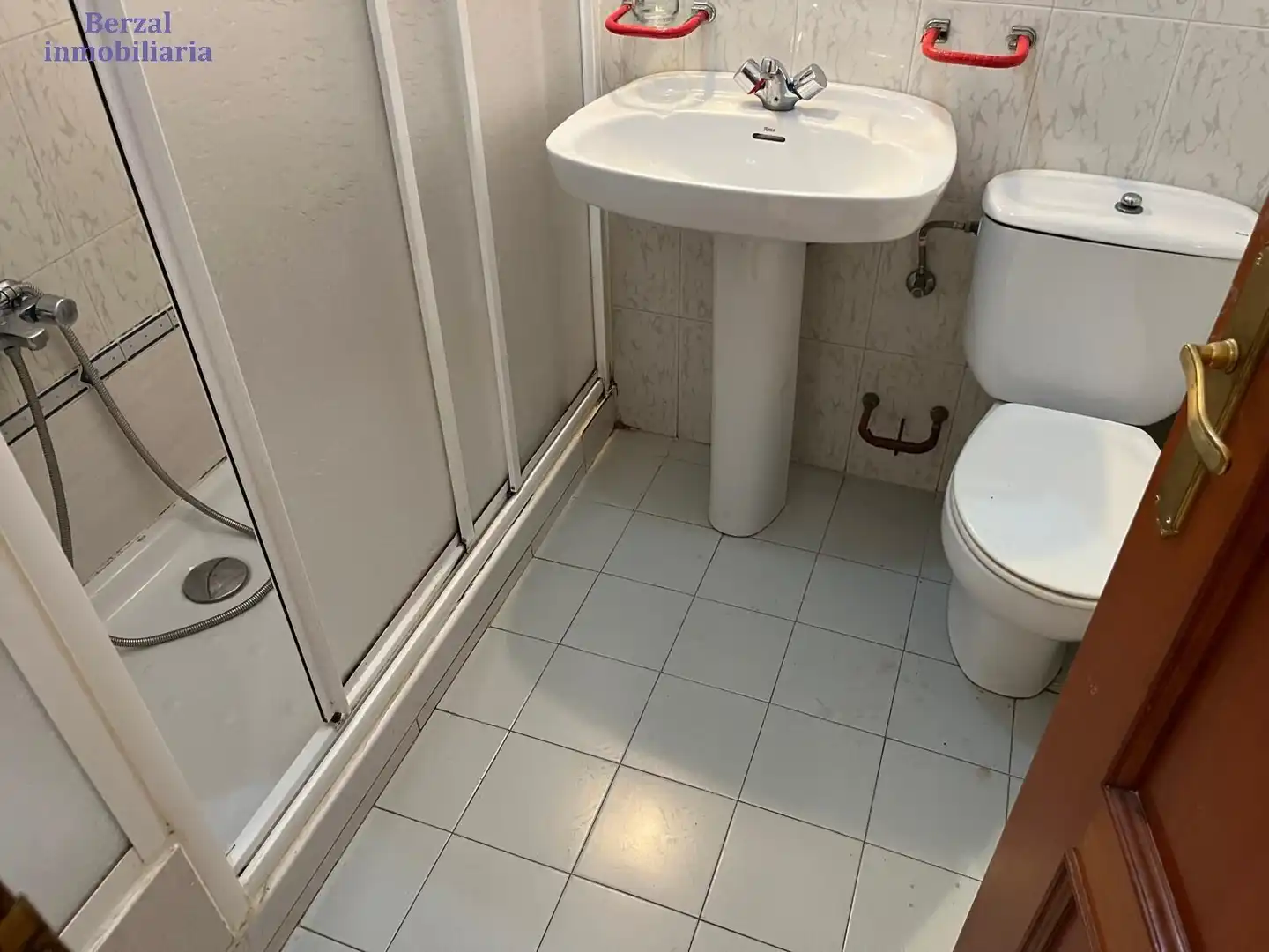 Baño de Piso en venta en  Logroño con Aire acondicionado
