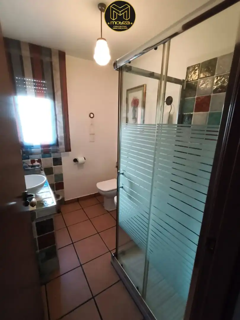 Bany de Casa o xalet en venda en Jaén amb Aire condicionat, Calefacció i Parquet
