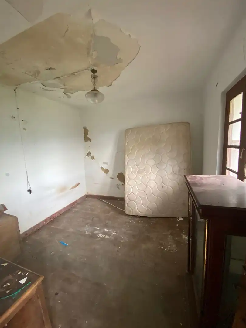Dormitori de Casa o xalet en venda en San Martín del Rey Aurelio amb Jardí privat, Terrassa i Traster