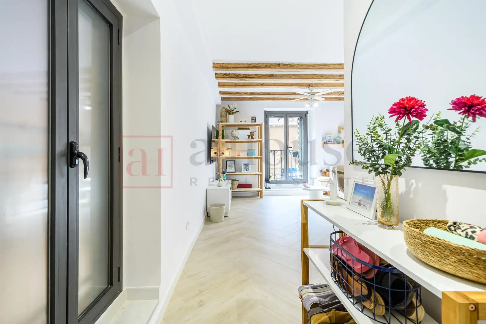 Flat for sale in Barcelona  with Air Conditioner, Heating and Storage room