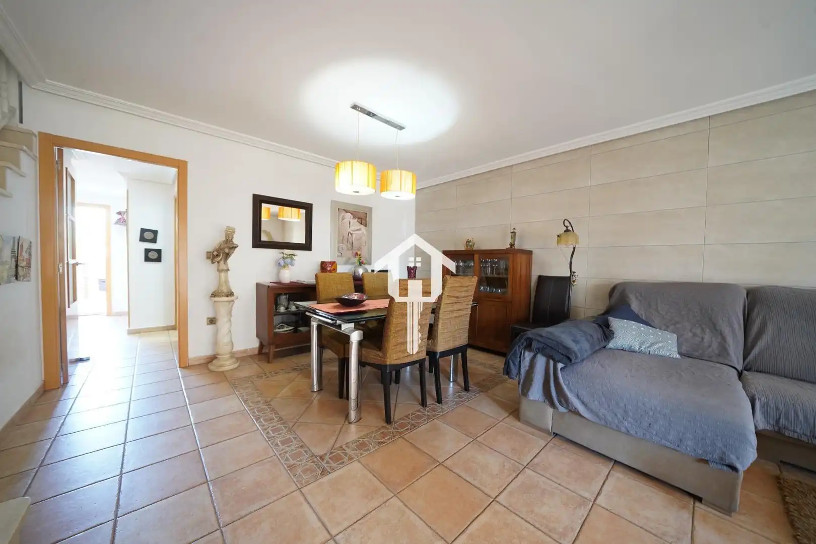 Sala d'estar de Casa adosada en venda en Alicante / Alacant amb Aire condicionat, Calefacció i Jardí privat