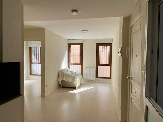Sala d'estar de Oficina de lloguer en Zaragoza amb Calefacció i Moblat