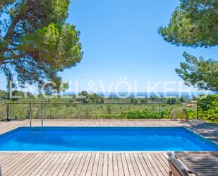 Piscina de Casa o xalet en venda en Riudecanyes amb Aire condicionat, Jardí privat i Terrassa