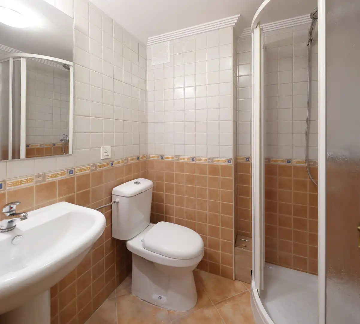 Baño de Piso en venta en Gijón  con Calefacción y Balcón