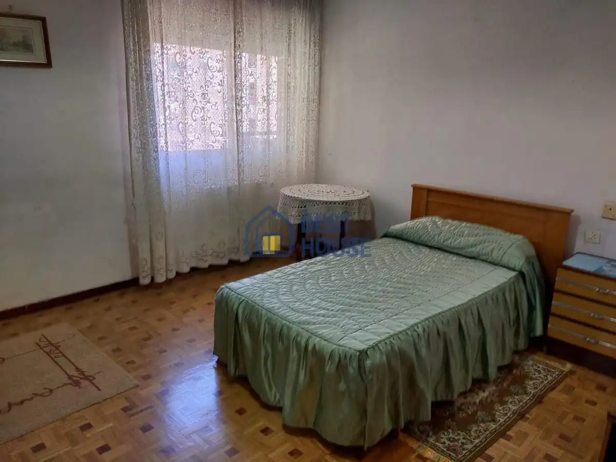 Habitación de Piso de alquiler en León Capital  con Calefacción, Parquet y Amueblado