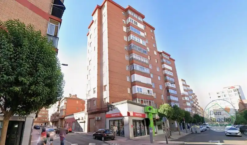 Exterior view of Flat for sale in Valladolid Capital  with Furnished and Balcony