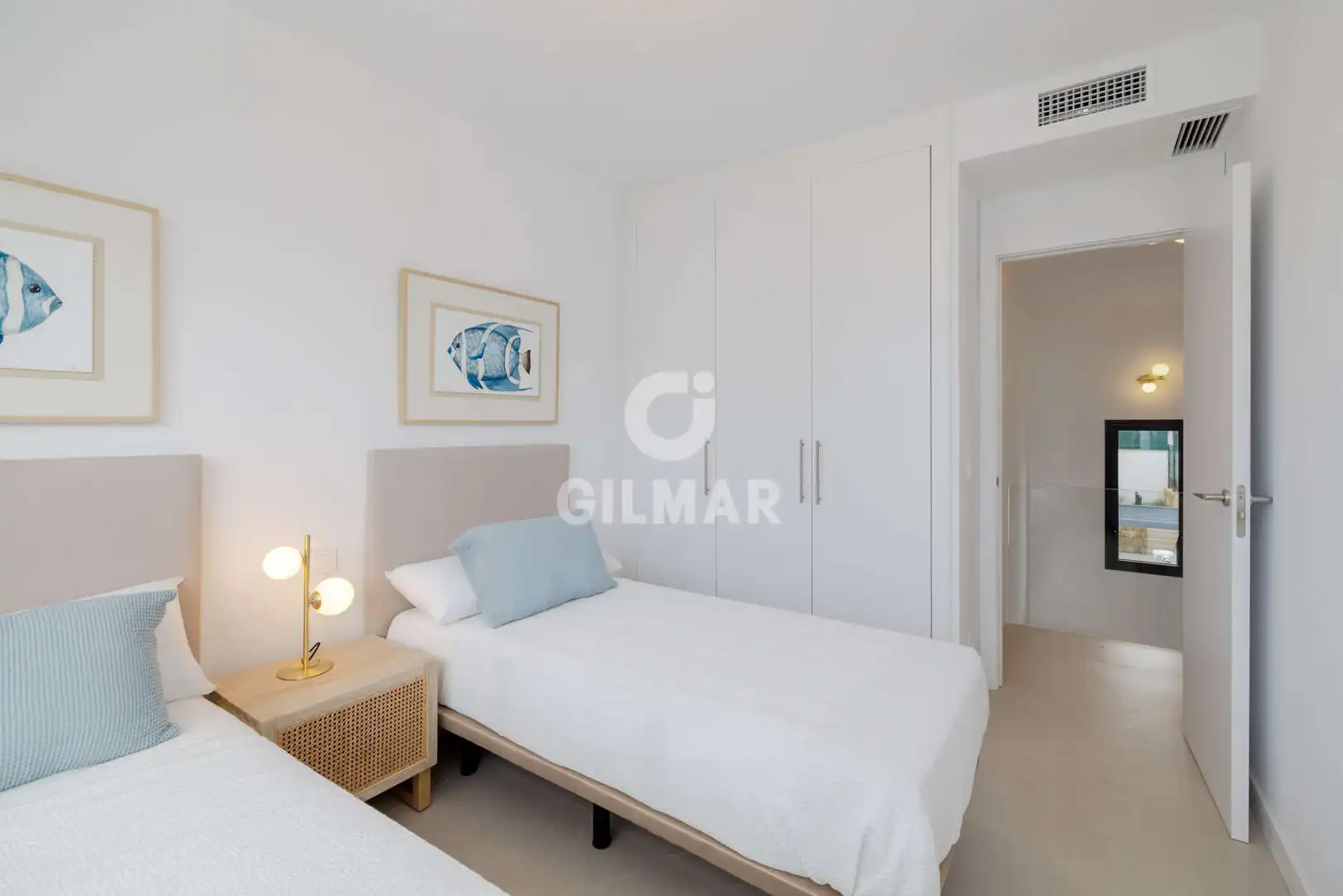 Habitación de Casa adosada en venta en Estepona con Calefacción, Jardín privado y Piscina