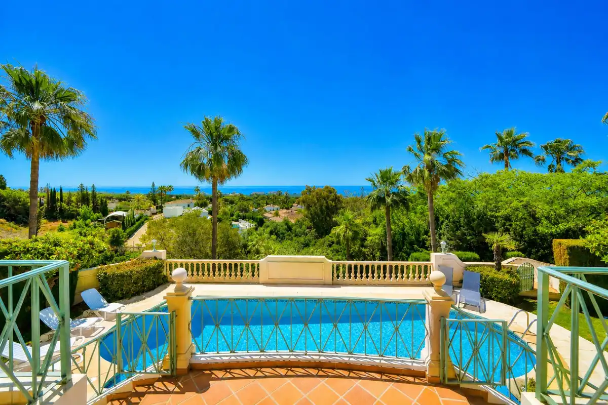 Vista exterior de Casa o chalet en venta en Marbella con Aire acondicionado, Calefacción y Jardín privado
