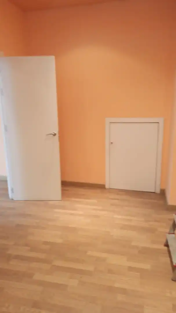 Habitación de Local de alquiler en Sevilla con Aire acondicionado, Parquet y Alarma