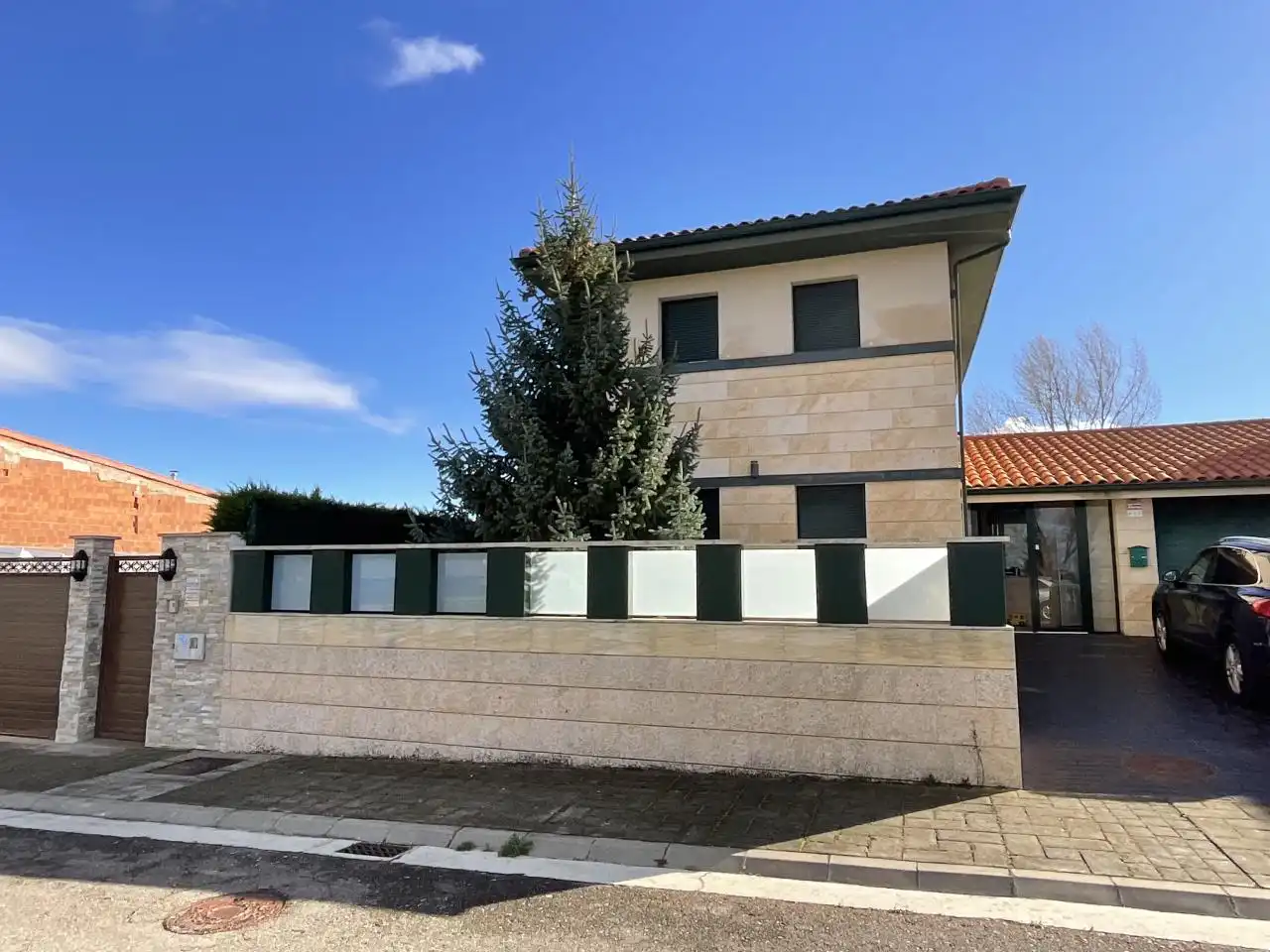 Vista exterior de Casa adosada en venda en Cirueña amb Calefacció, Jardí privat i Parquet