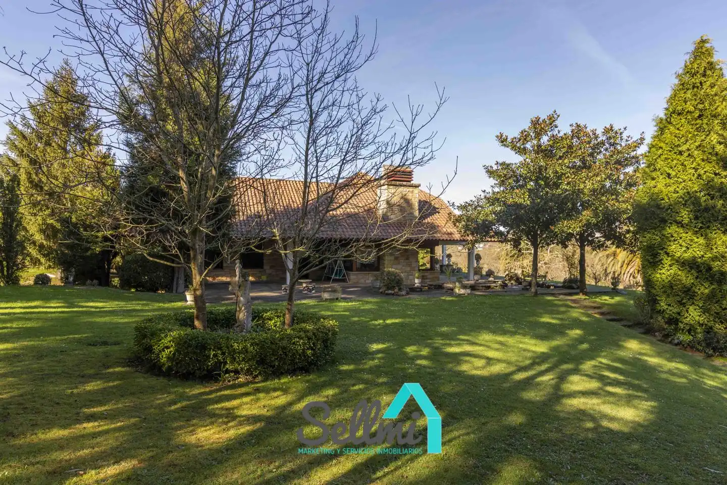 Jardí de Casa o xalet en venda en Gijón  amb Aire condicionat, Jardí privat i Parquet