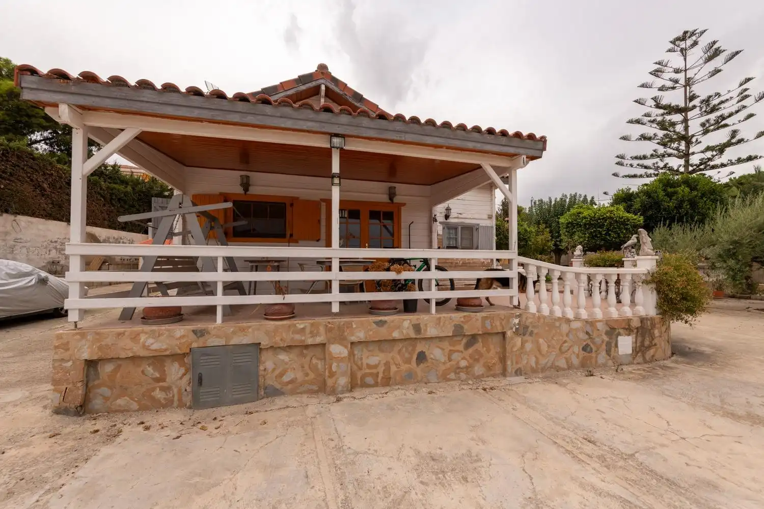 Vista exterior de Casa o xalet en venda en Alicante / Alacant amb Aire condicionat, Calefacció i Jardí privat