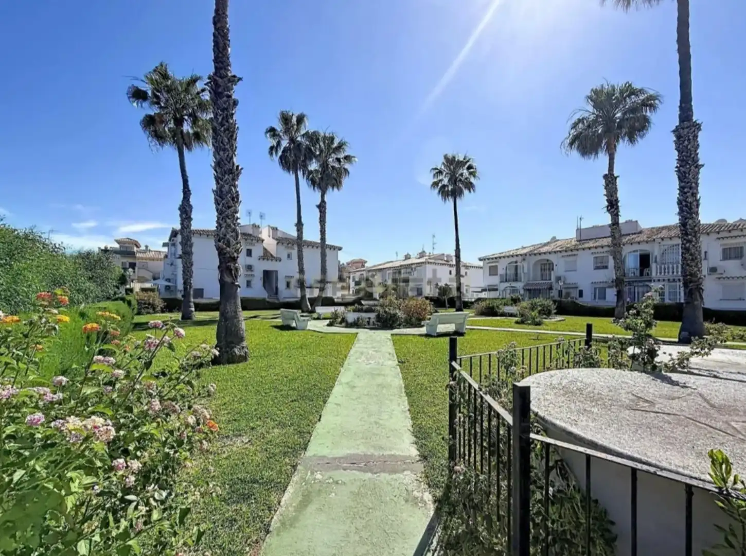 Vista exterior de Apartament en venda en Torrevieja amb Aire condicionat i Terrassa