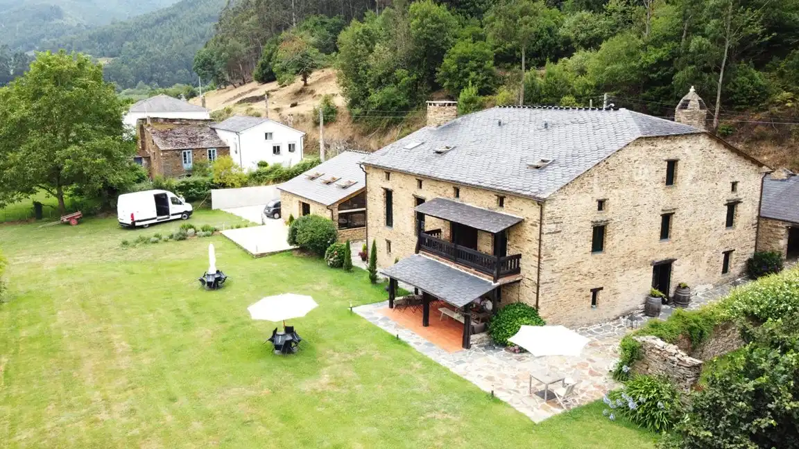Vista exterior de Edificio en venta en San Tirso de Abres