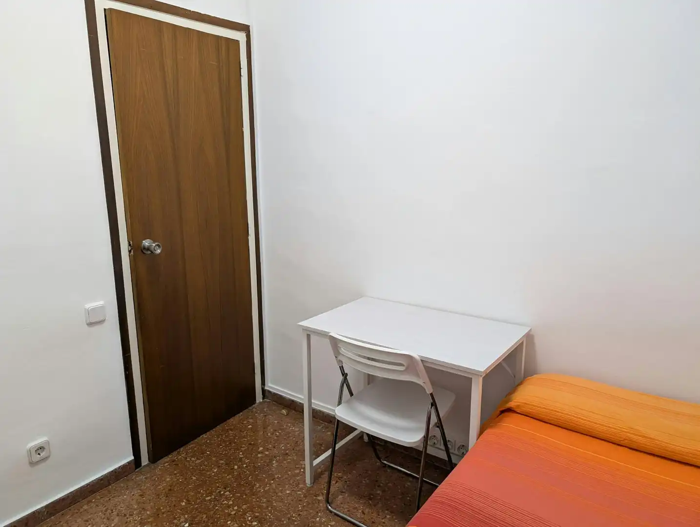 Bedroom of Flat for share in Barcelona  with Air Conditioner, Heating and Furnished
