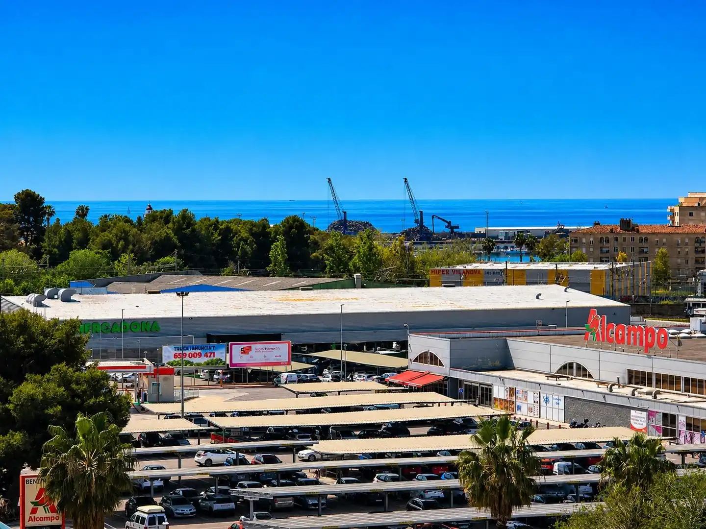 Vista exterior de Àtic en venda en Vilanova i la Geltrú amb Calefacció