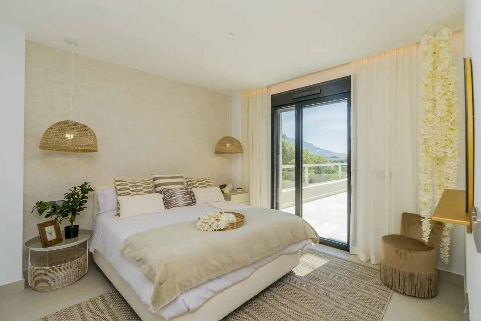 Apartament amb piscina en venda a Benahavís pueblo, imagen 2