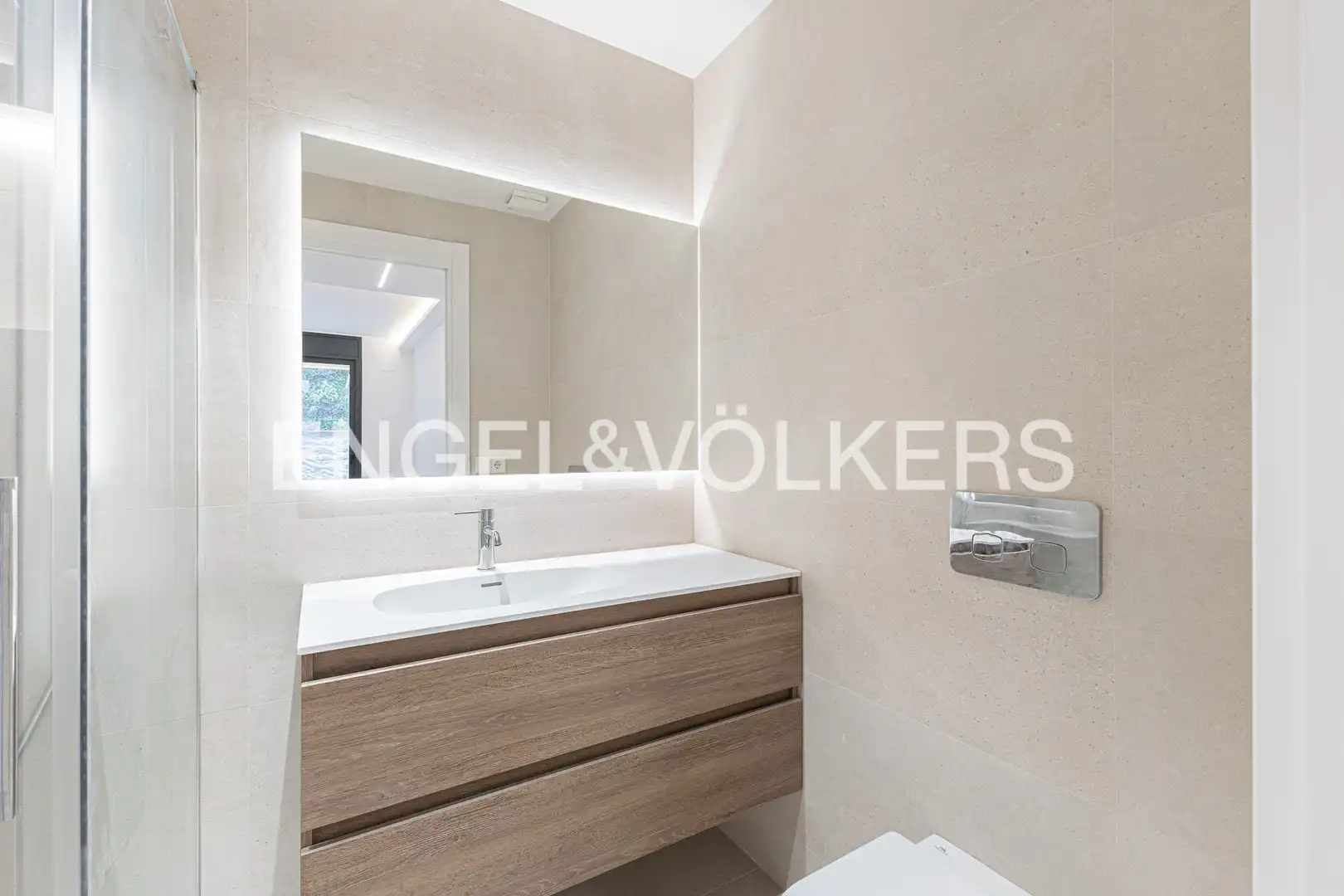 Bathroom of Flat for sale in Barcelona  with Air Conditioner, Heating and Private garden