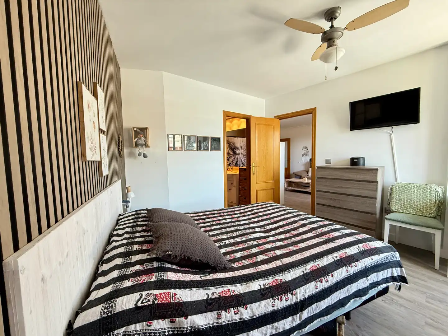 Bedroom of Flat for sale in La Pobla de Vallbona  with Air Conditioner, Furnished and Oven