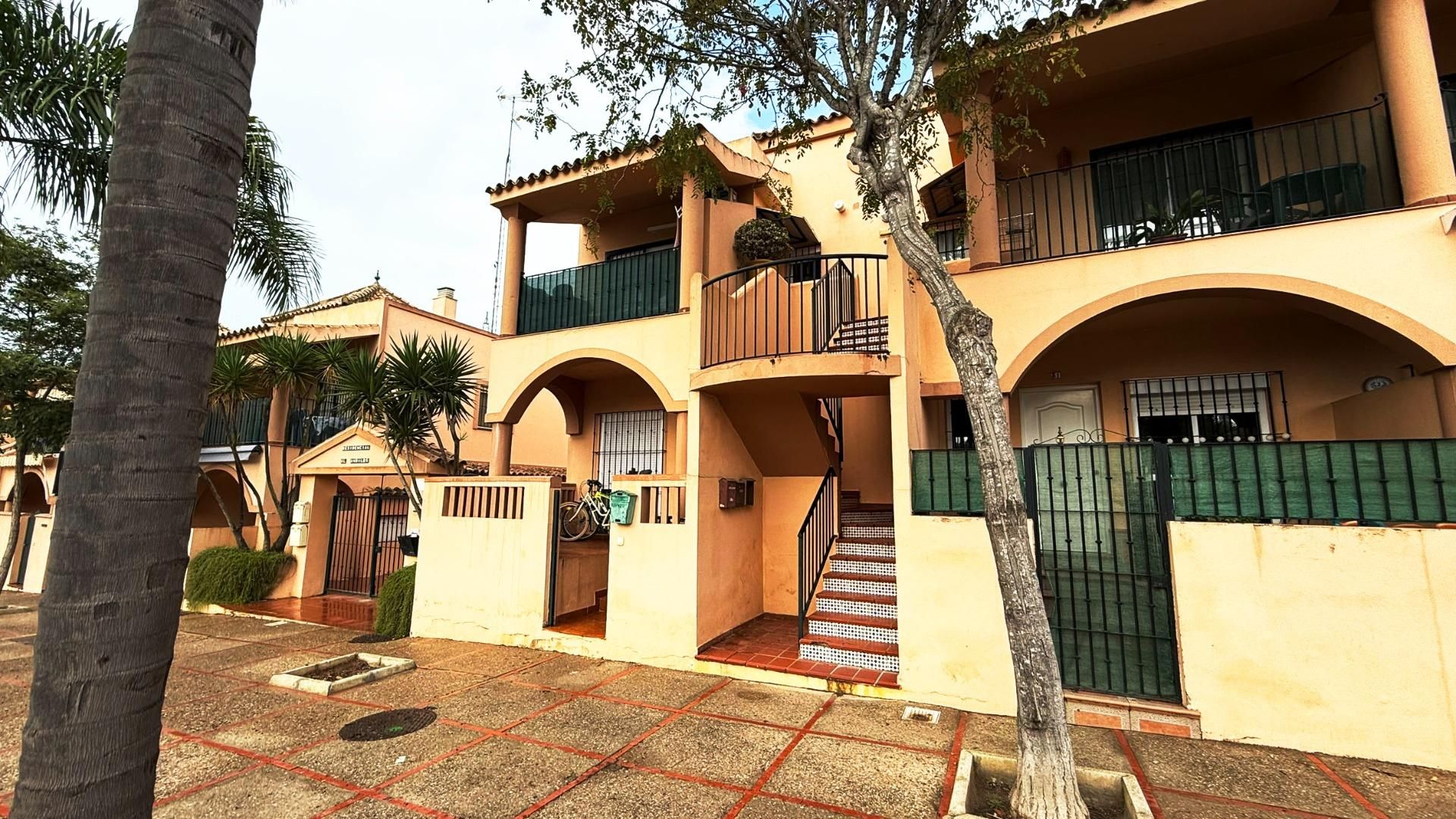Vista exterior de Apartamento en venta en Chiclana de la Frontera con Aire acondicionado, Calefacción y Piscina comunitaria