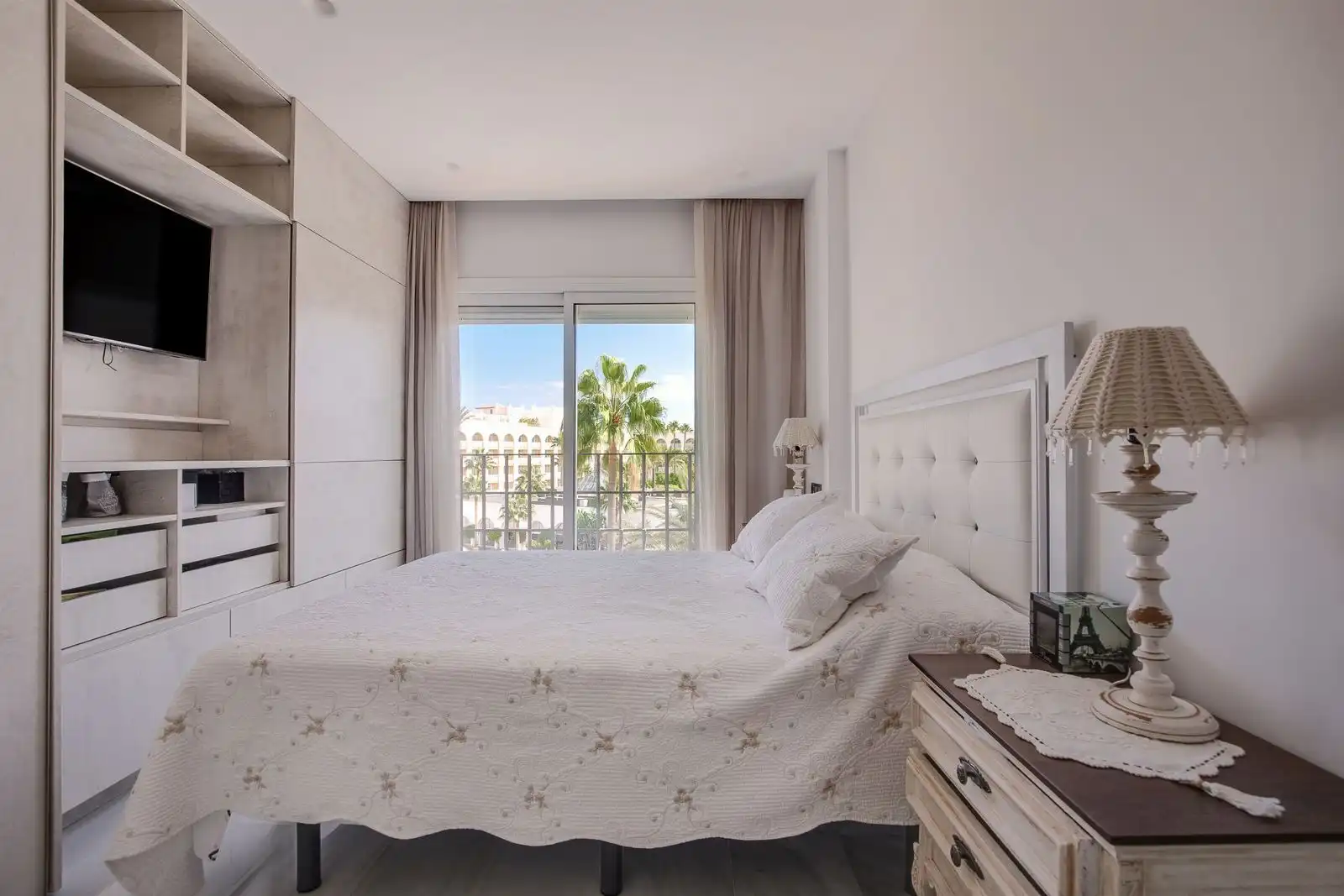 Schlafzimmer von Maisonette zum Verkauf in Marbella mit Klimaanlage, Terrasse und Abstellraum