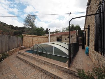 Villa con piscina in vendita a Ossa de Montiel